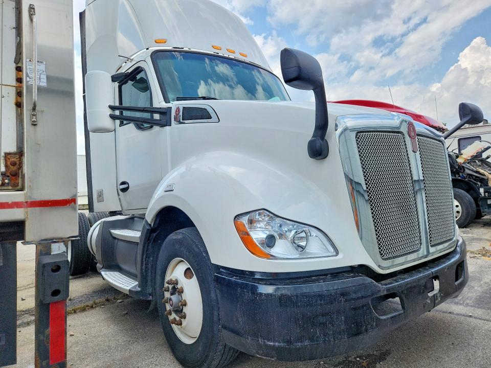 2016 Kenworth T680 Semi Truck