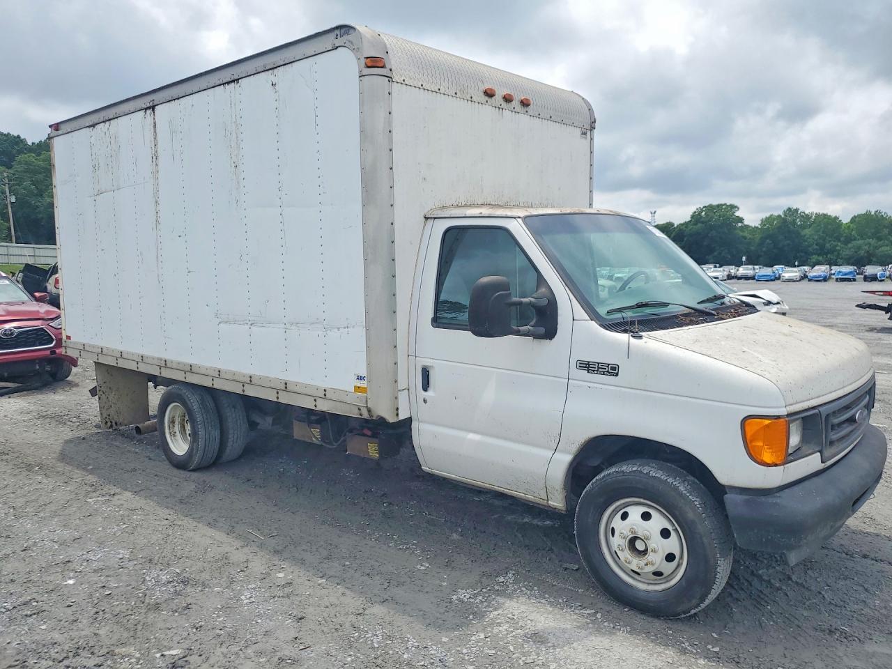 2004 Ford E350 BOX Truck