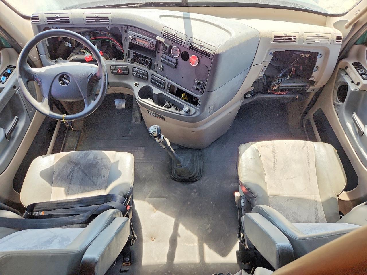 2015 Freightliner Cascadia Truck Cab AND Chassis
