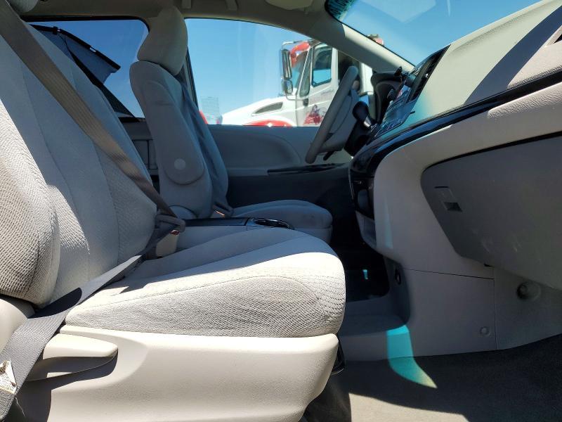 2013 Toyota Sienna le