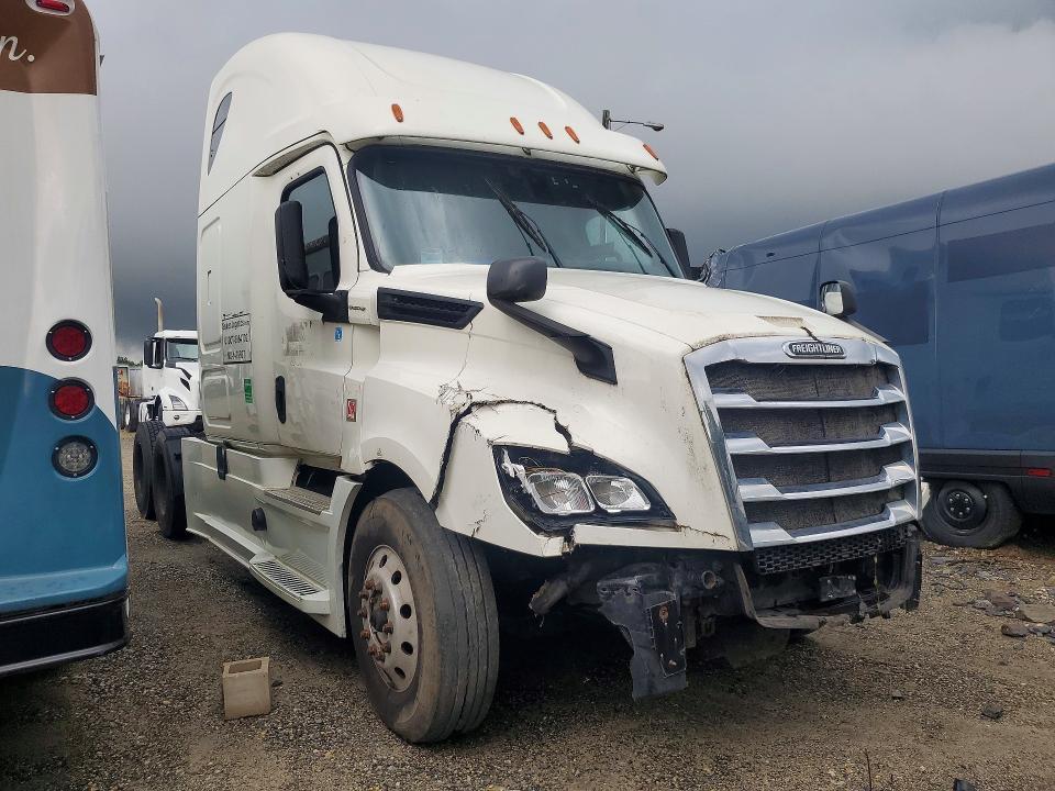 2018 Freightliner Cascadia Semi Truck