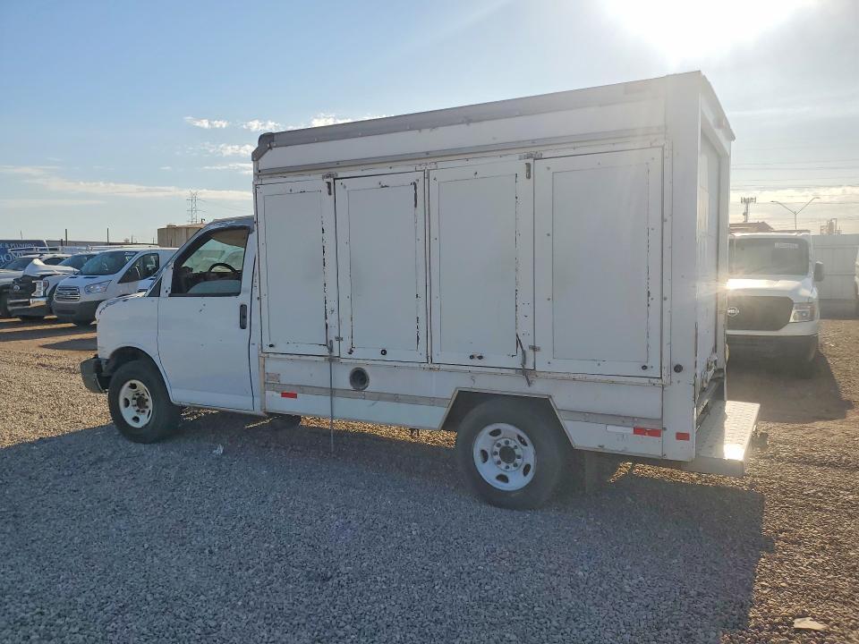 2010 GMC Savana box Truck
