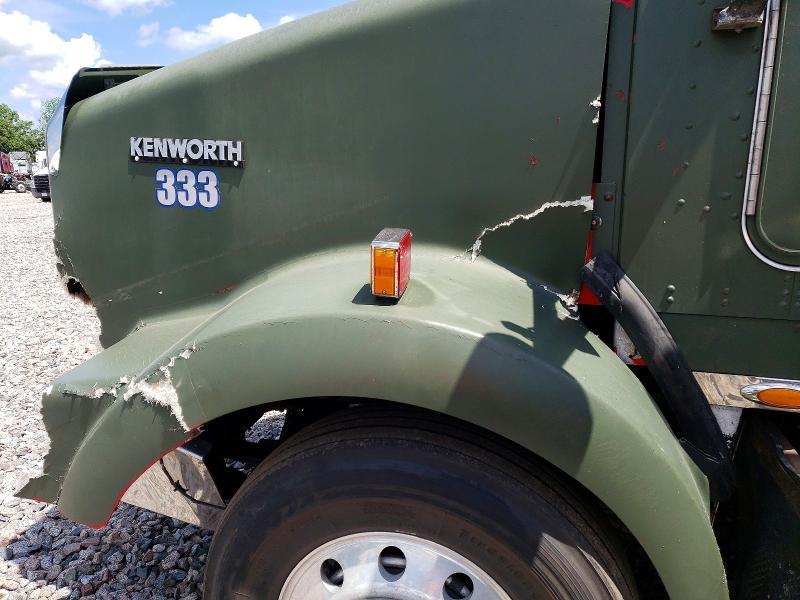 2001 Kenworth T800 Semi Truck