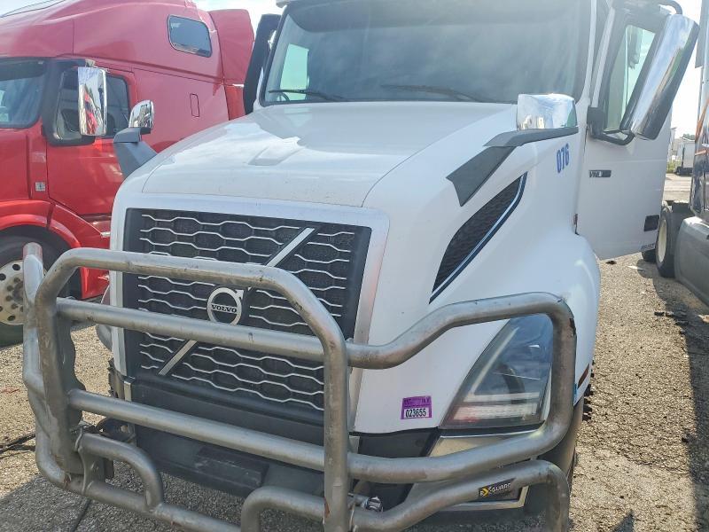 2022 Volvo VNL Semi Truck