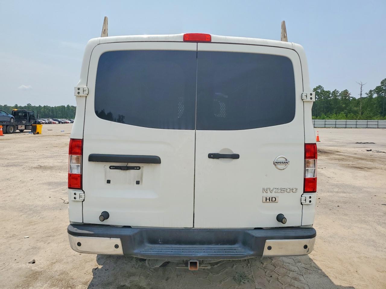 2015 Nissan NV 2500 HD SL