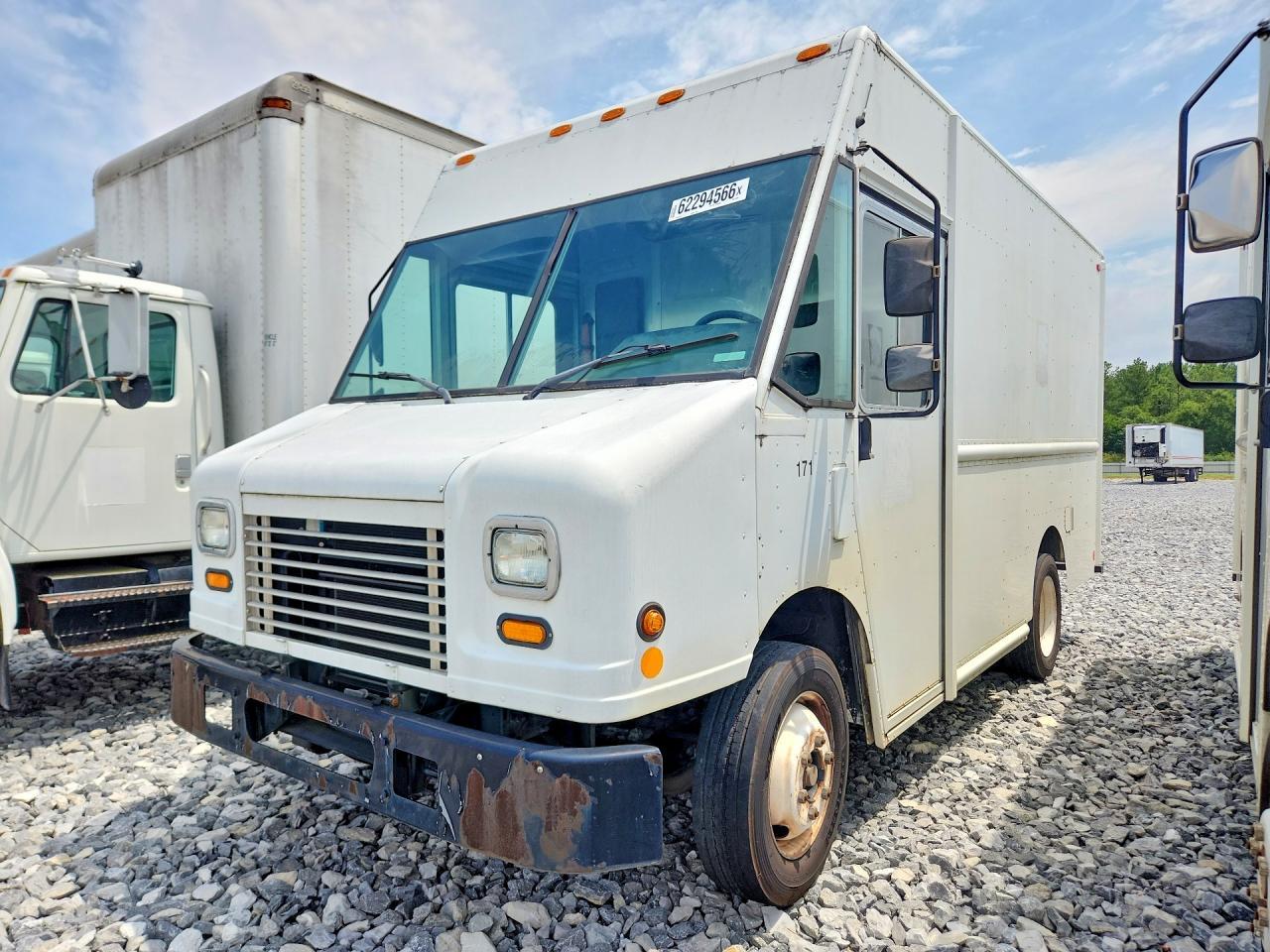 2011 Freightliner MT45G Chassis Delivery Truck
