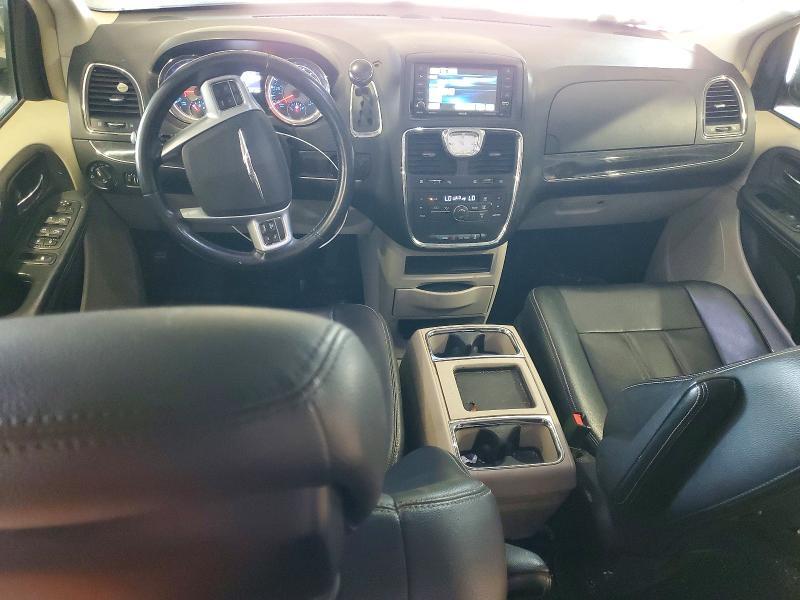 2013 Chrysler Town & Country Touring