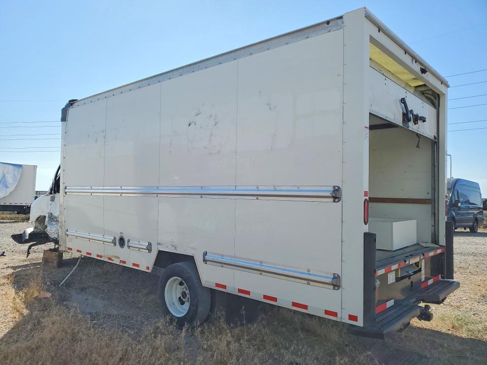 2022 GMC Savana Cutaway box Truck