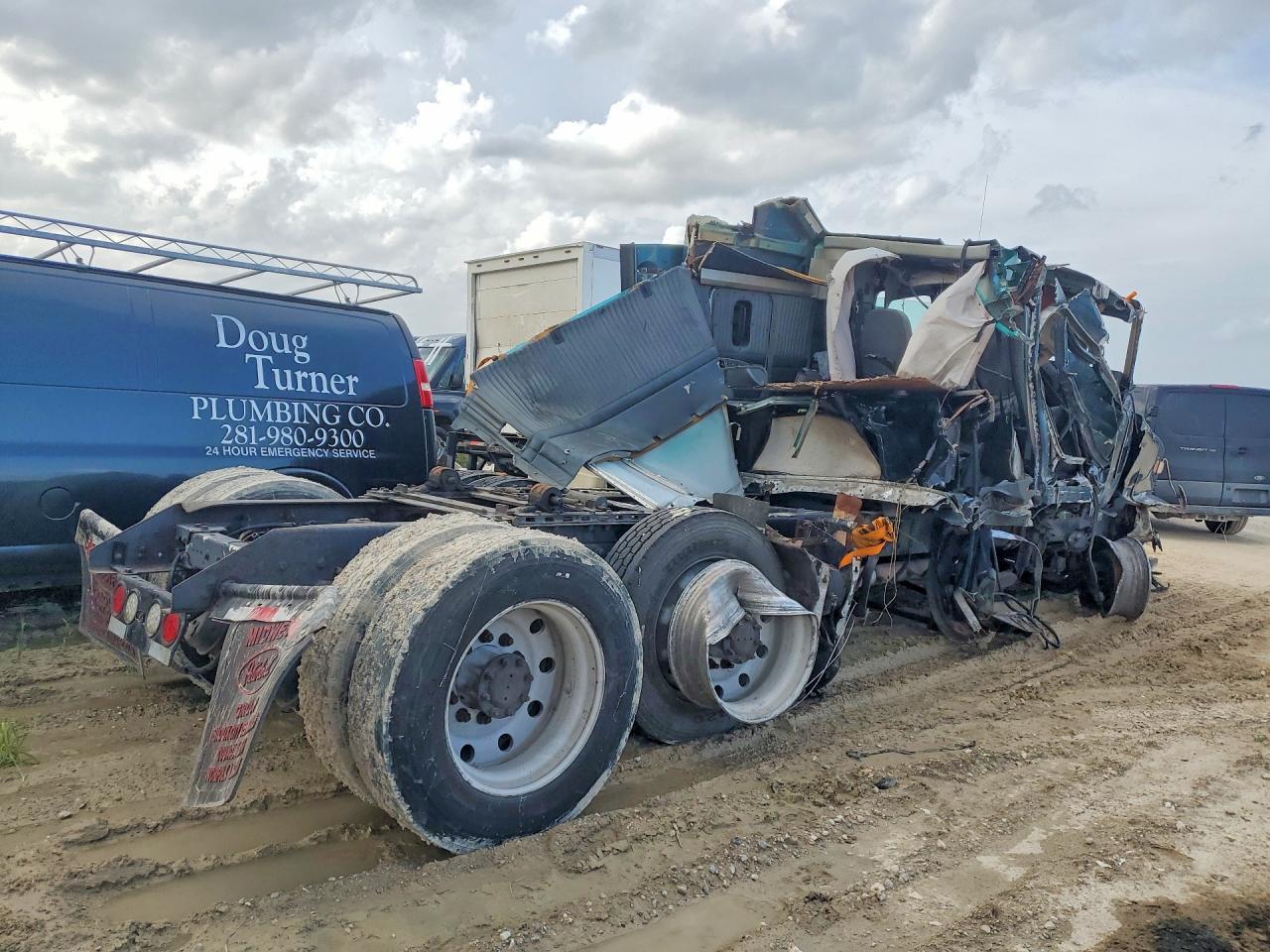 2001 Kenworth T600 Semi Truck