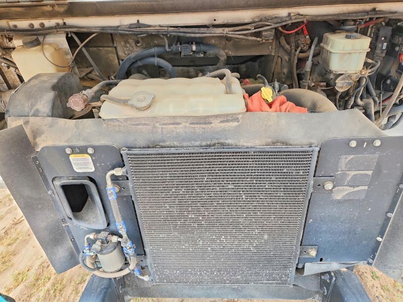 2015 Freightliner Chassis m Line Walk-in van
