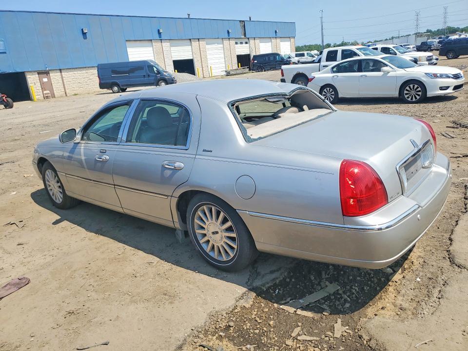 2004 Lincoln Town car Ultimate