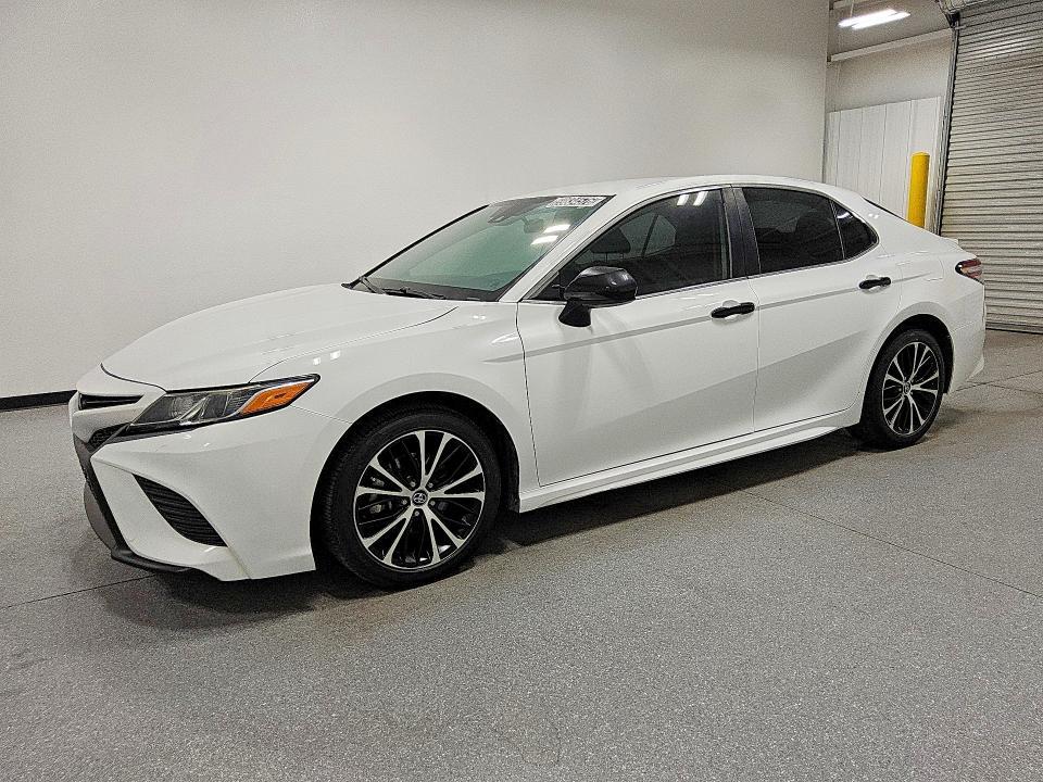 2020 Toyota Camry se