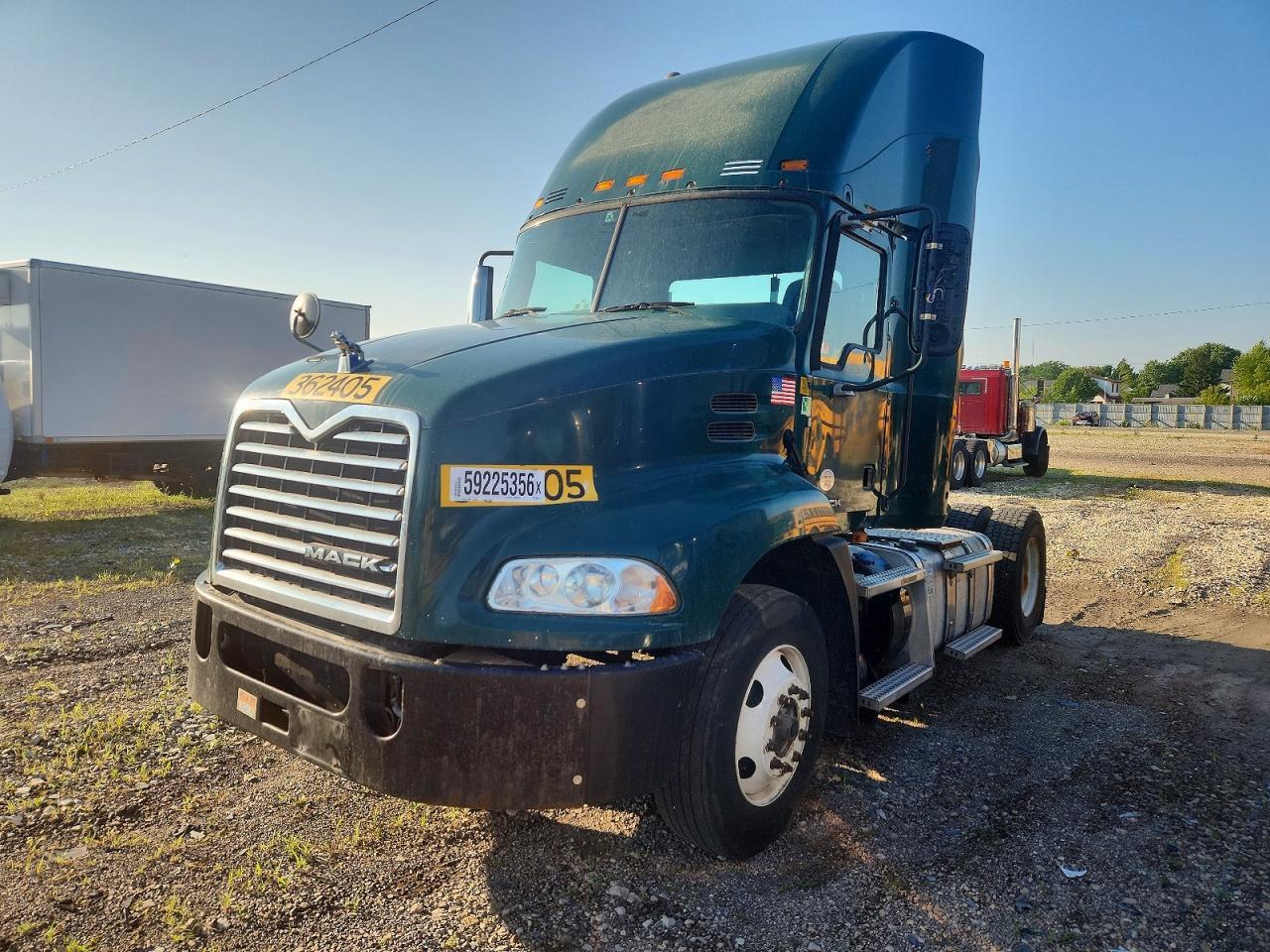 2017 Mack CXU612 Semi Truck
