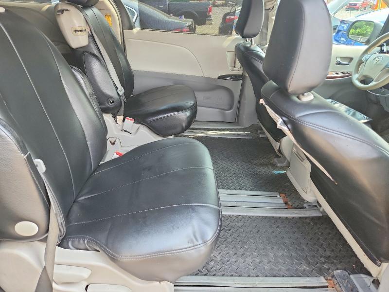 2014 Toyota Sienna le