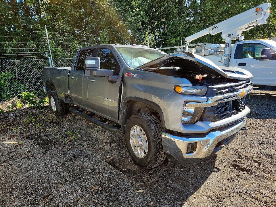 2026 Chevrolet Silverado K3500 LT