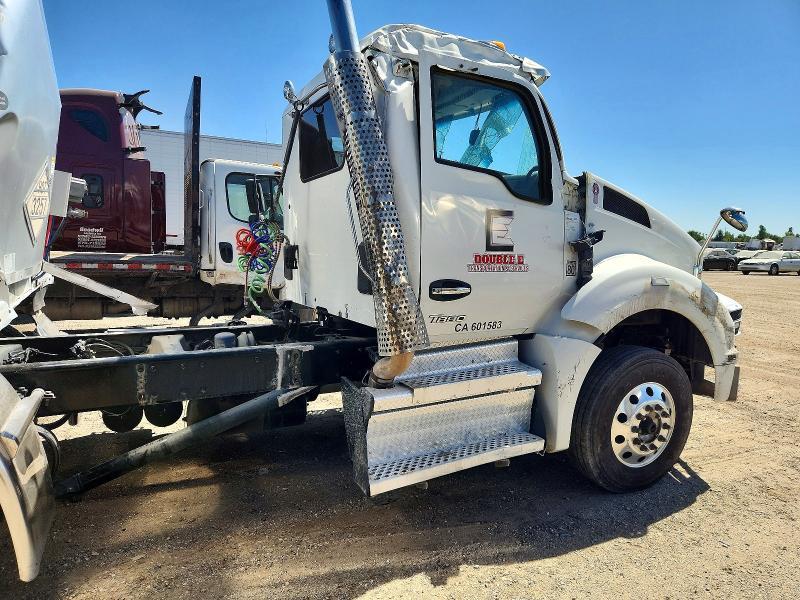2023 Kenworth T880 Semi Truck
