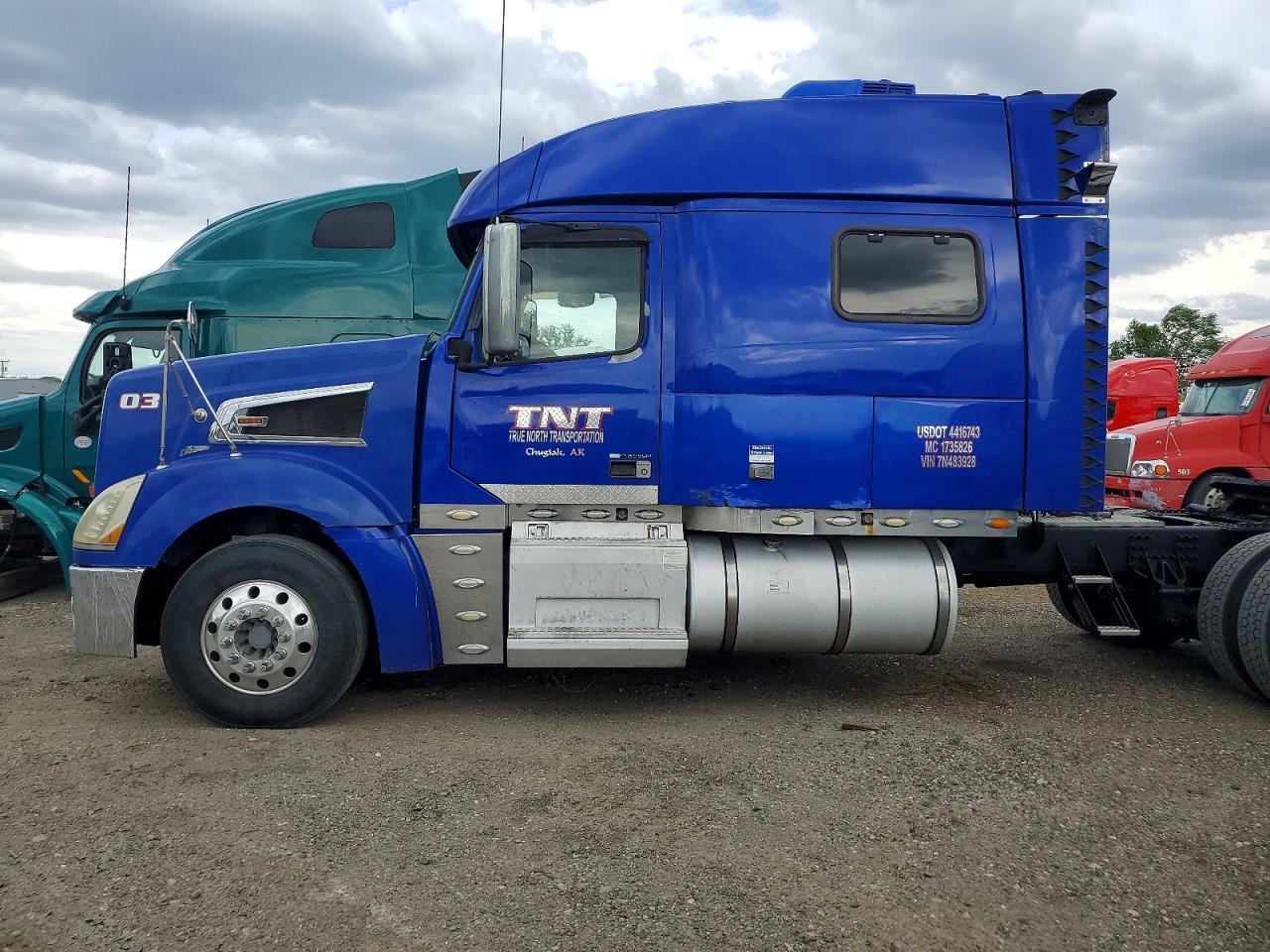 2007 Volvo VT Semi Truck