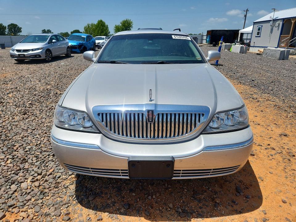 2007 Lincoln Town car Signature Limited