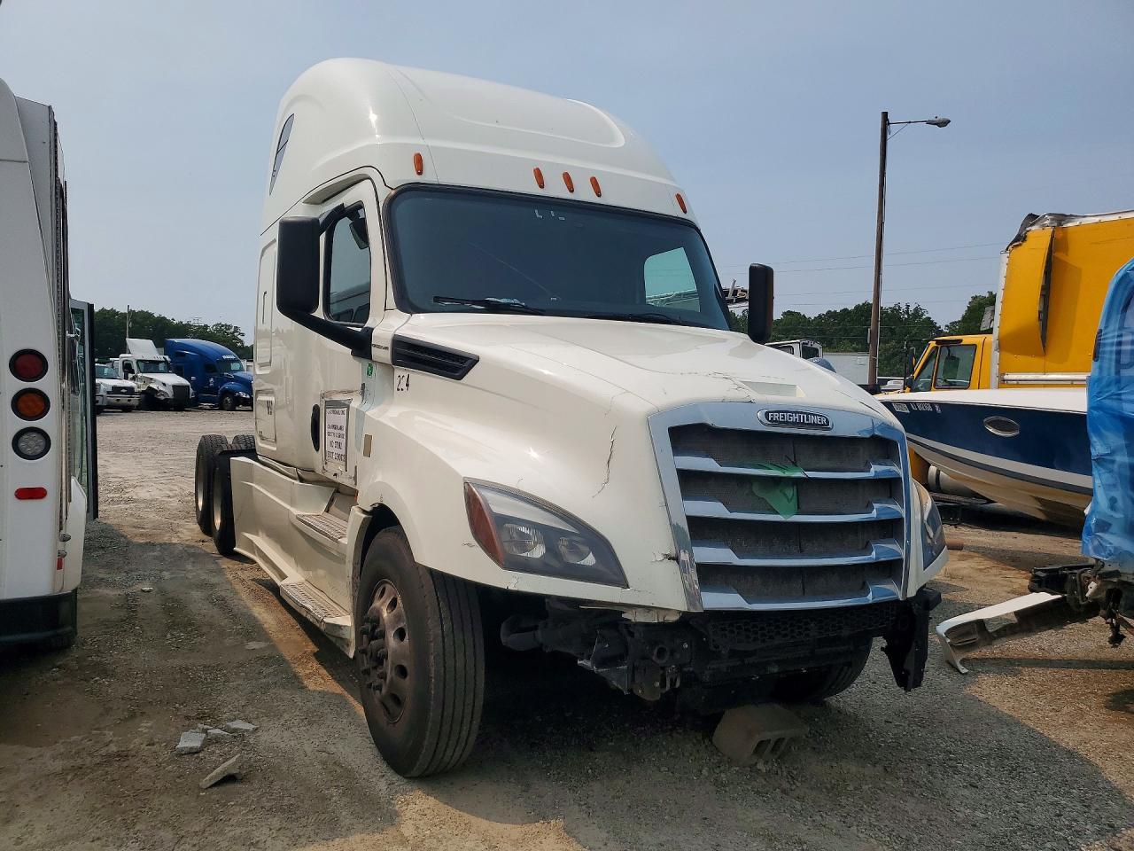 2019 Freightliner Cascadia 126 Semi Truck