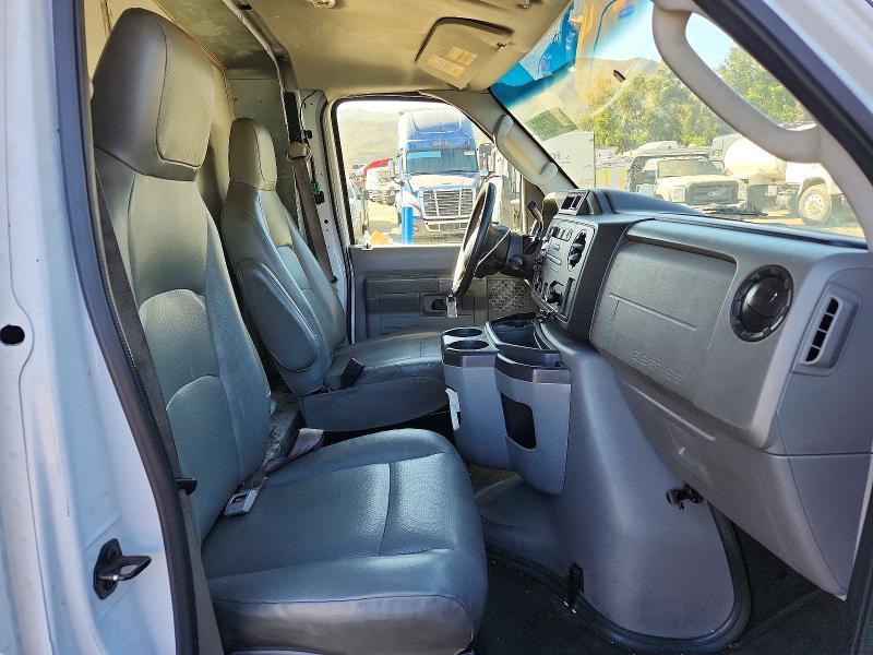 2016 Ford E350 box Truck
