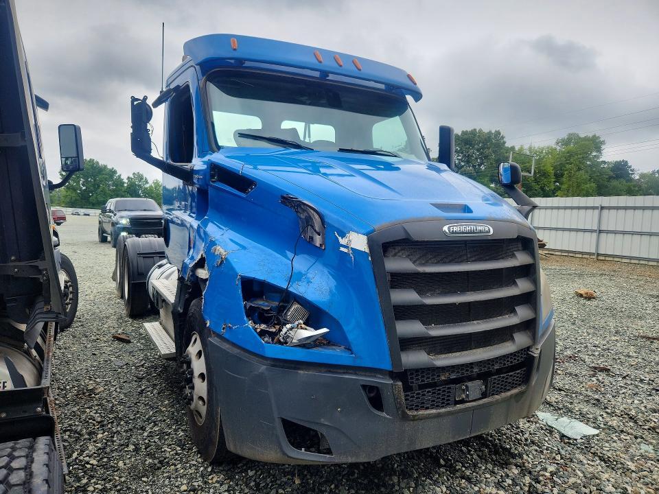 2019 Freightliner Cascadia 116 Semi Truck
