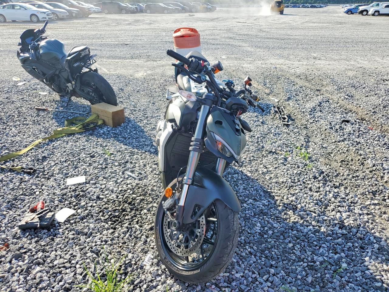 2024 Ducati Streetfighter V2