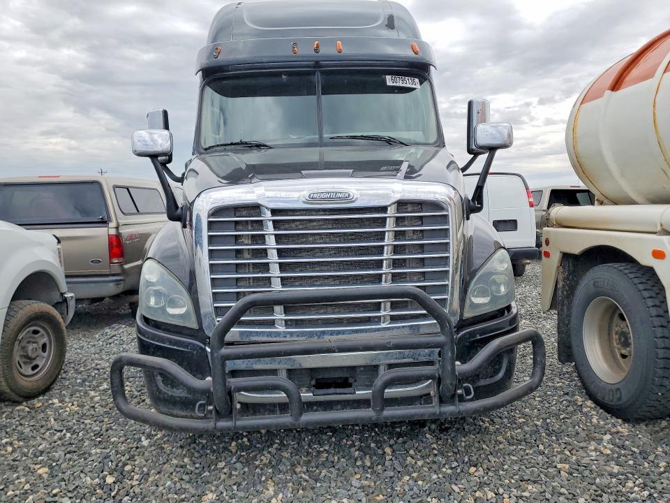 2017 Freightliner Cascadia 125 Semi Truck