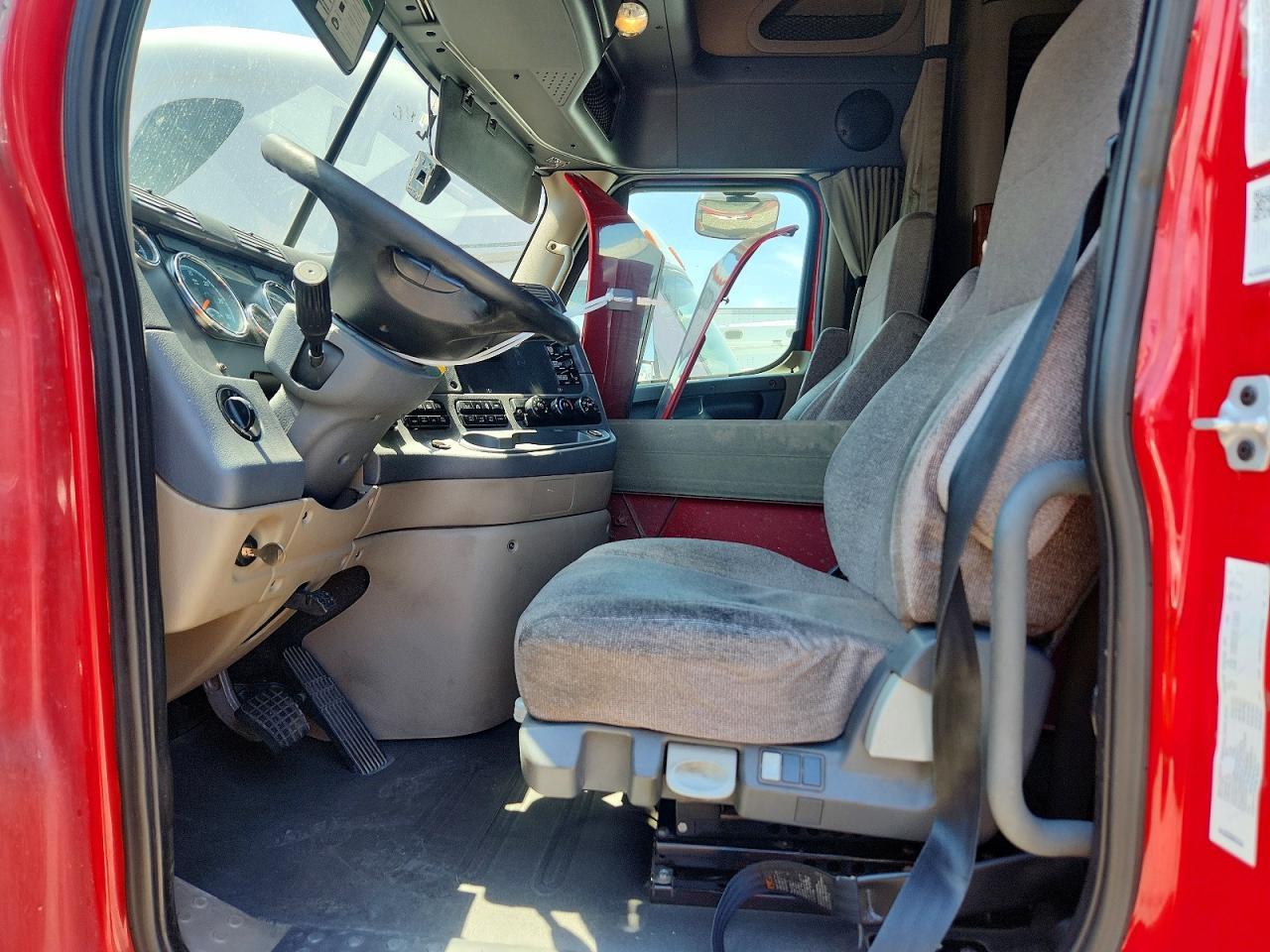 2017 Freightliner Cascadia 125 Semi Truck