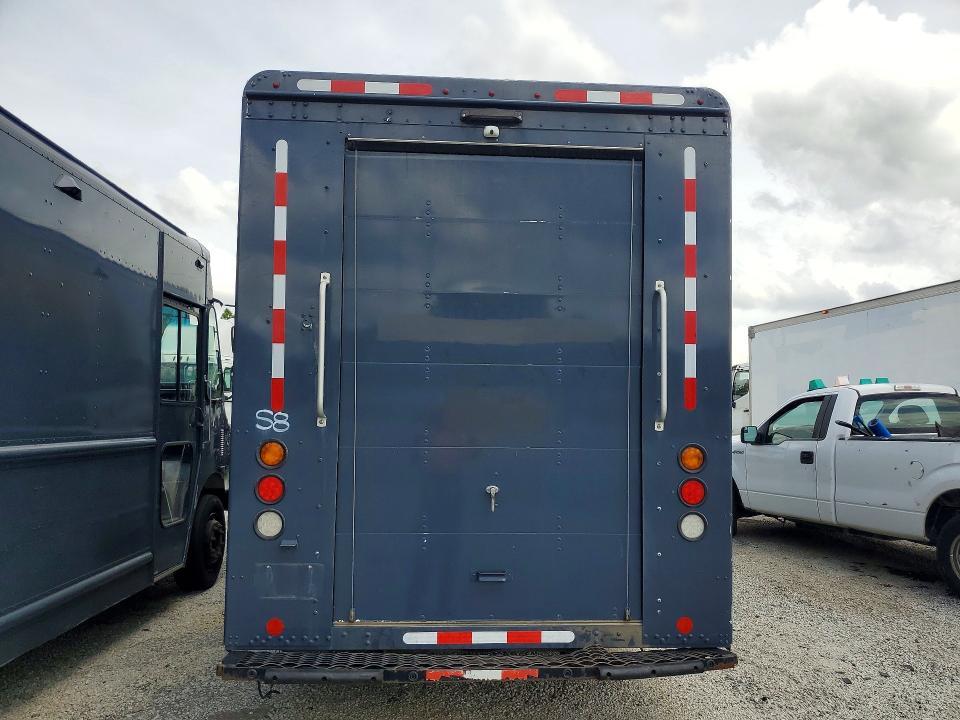 2020 Freightliner MT45G Chassis Delivery Van