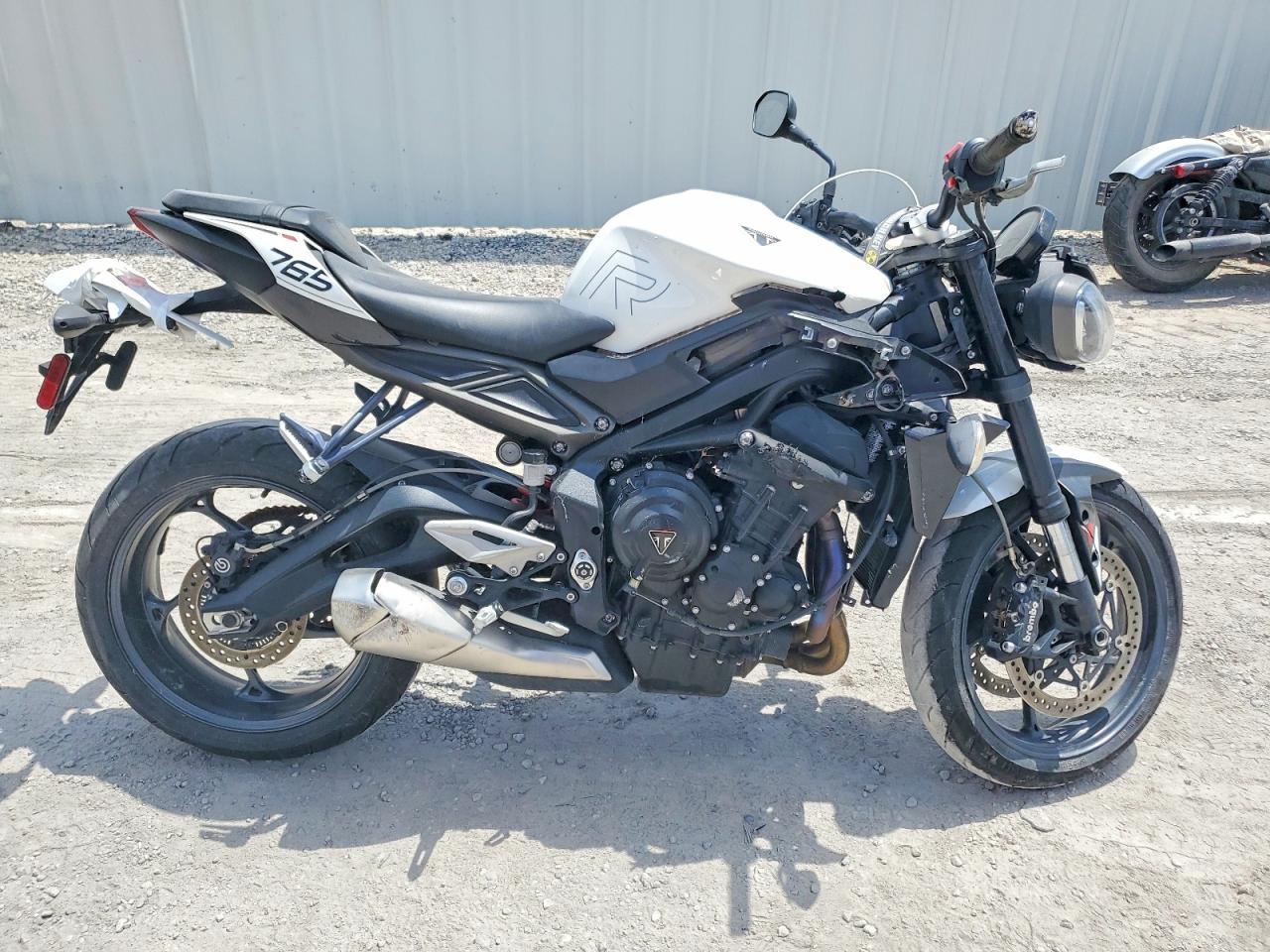 2024 Triumph Street Triple 765 R