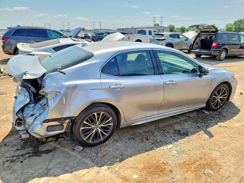 2020 Toyota Camry se