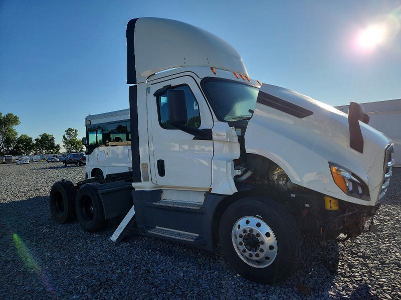 2020 Freightliner Cascadia 1-Semi Truck