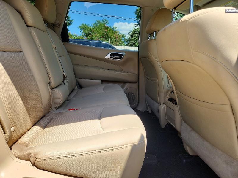 2017 Nissan Pathfinder sv
