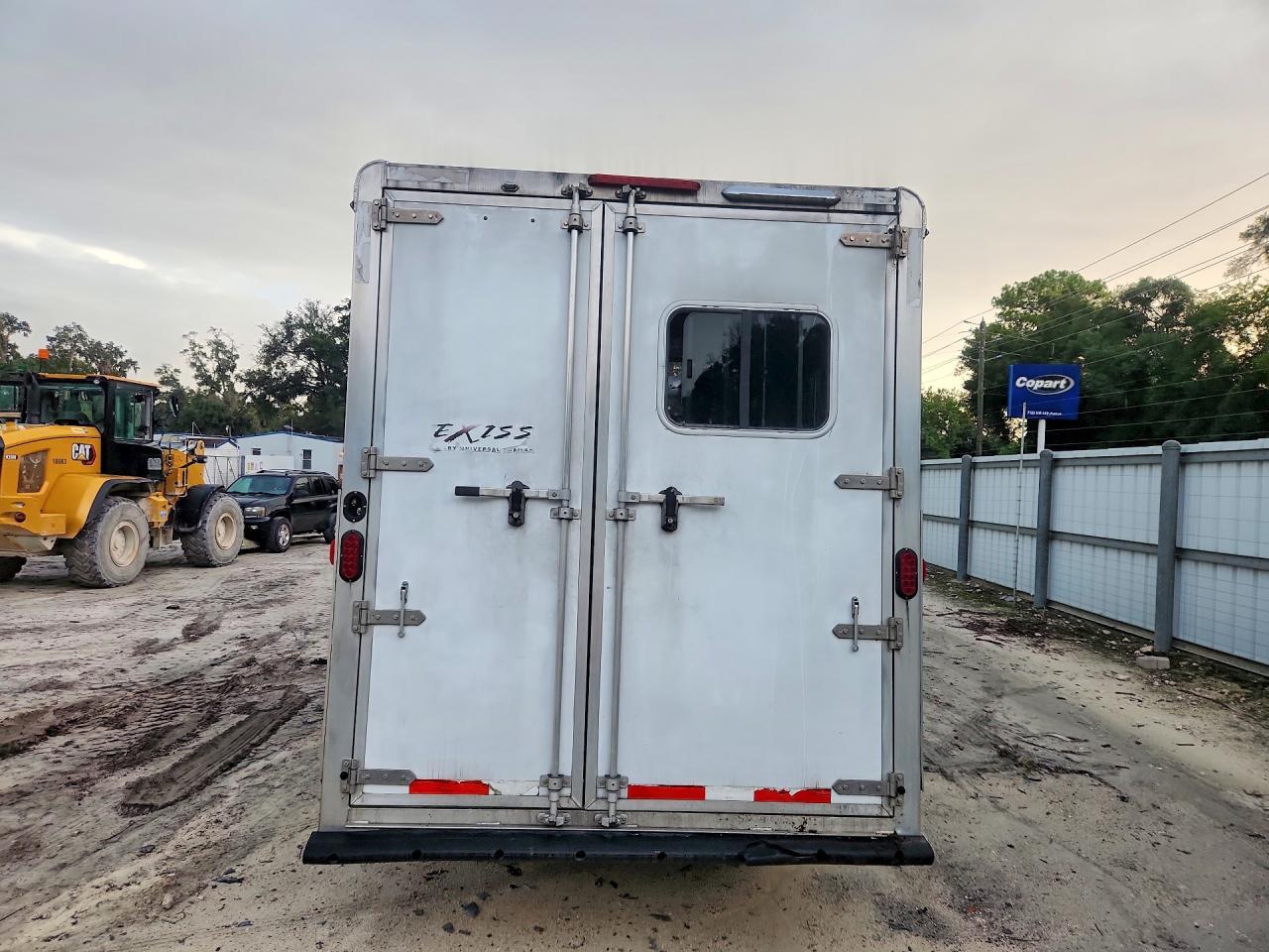 2017 Exiss Horse Trailer