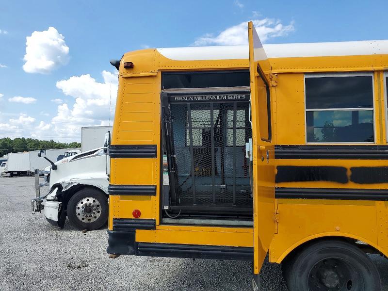 2001 International 3000 3800
