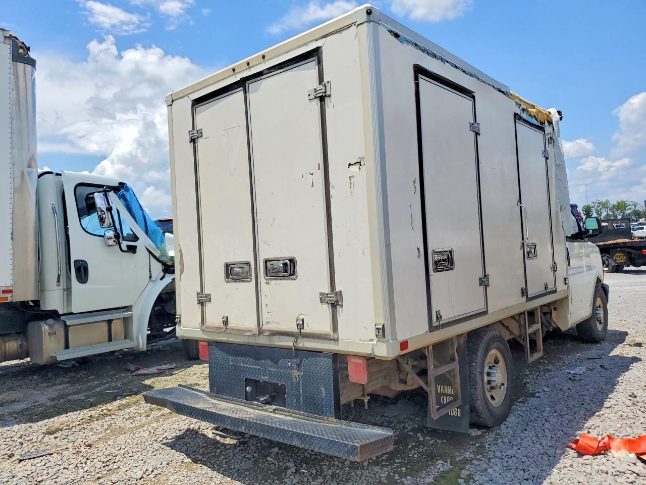 2017 Chevrolet Express Refrigerated BOX Truck
