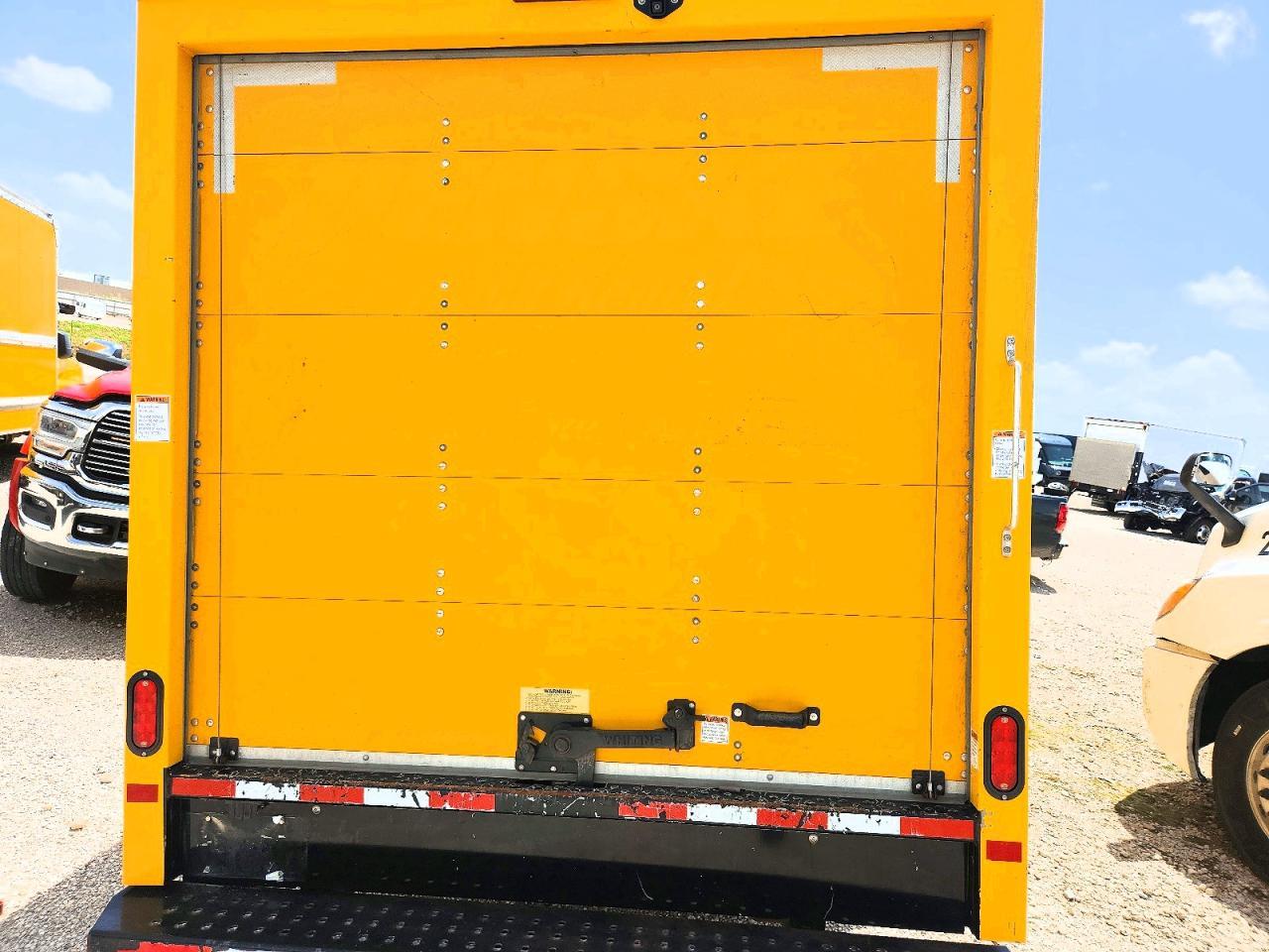 2021 GMC Savana BOX Truck