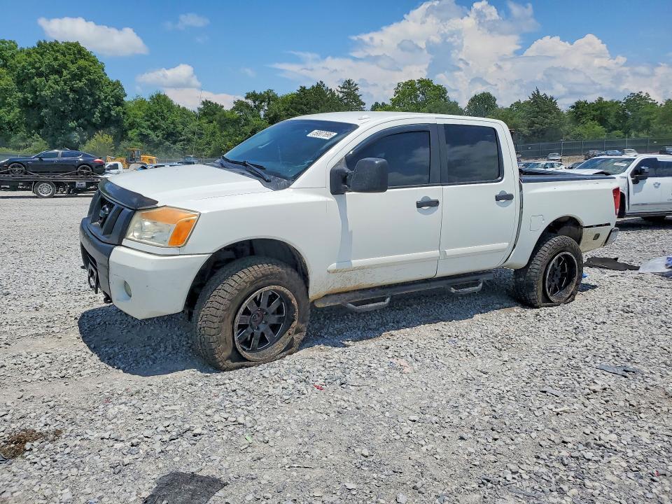 2012 Nissan Titan SV