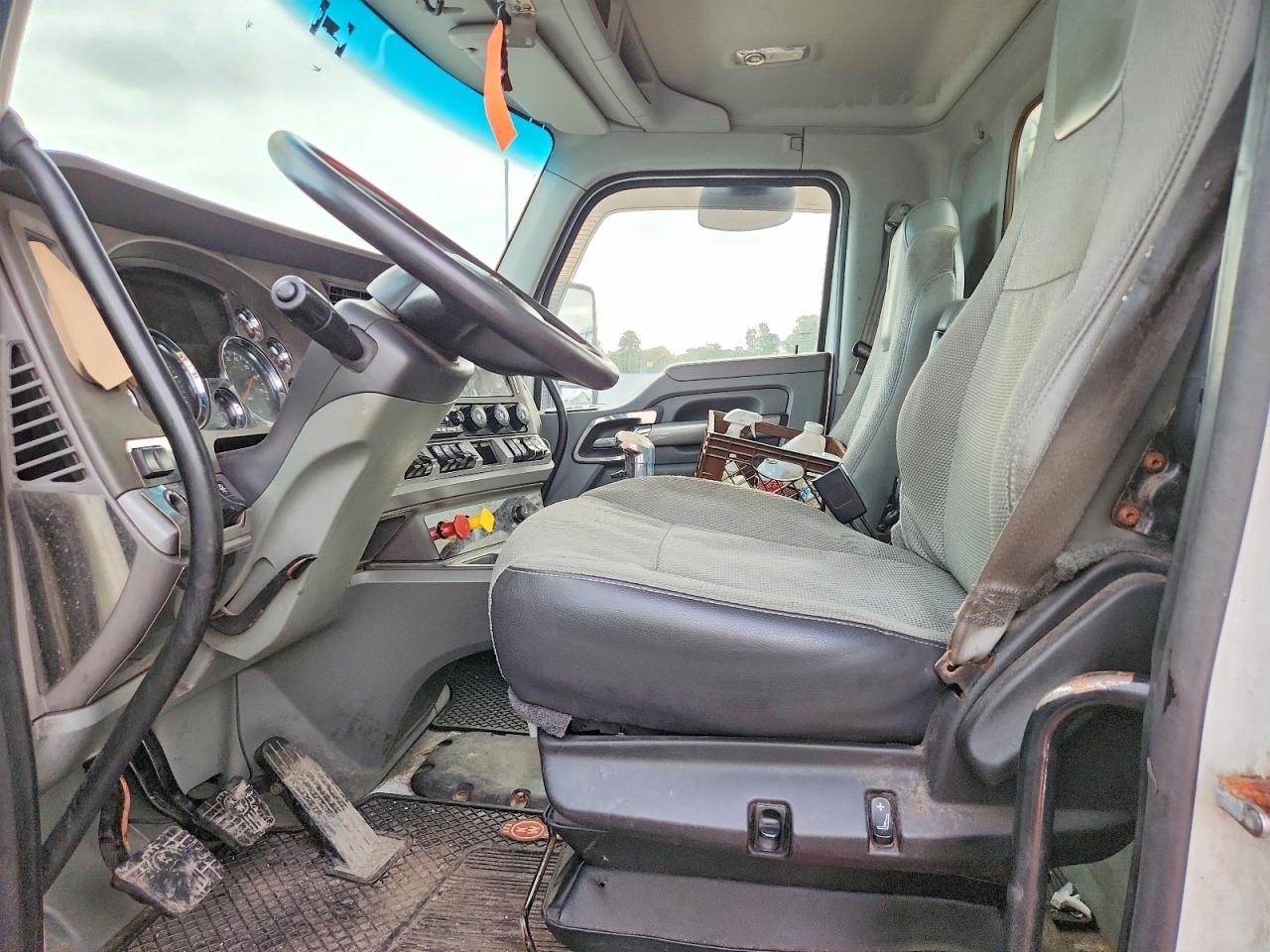 2015 Kenworth T880 Semi Truck