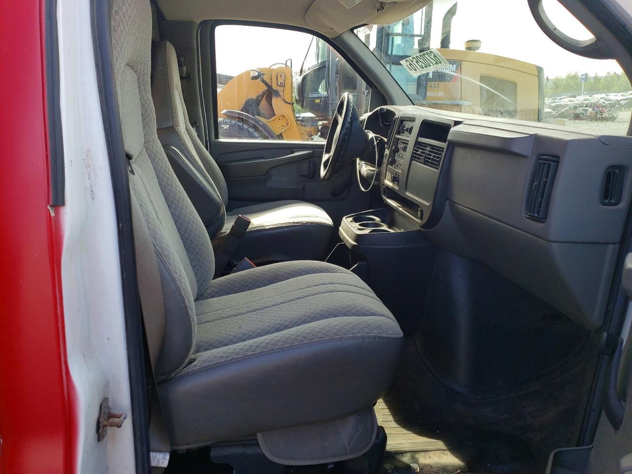 2005 Chevrolet Express BOX Truck