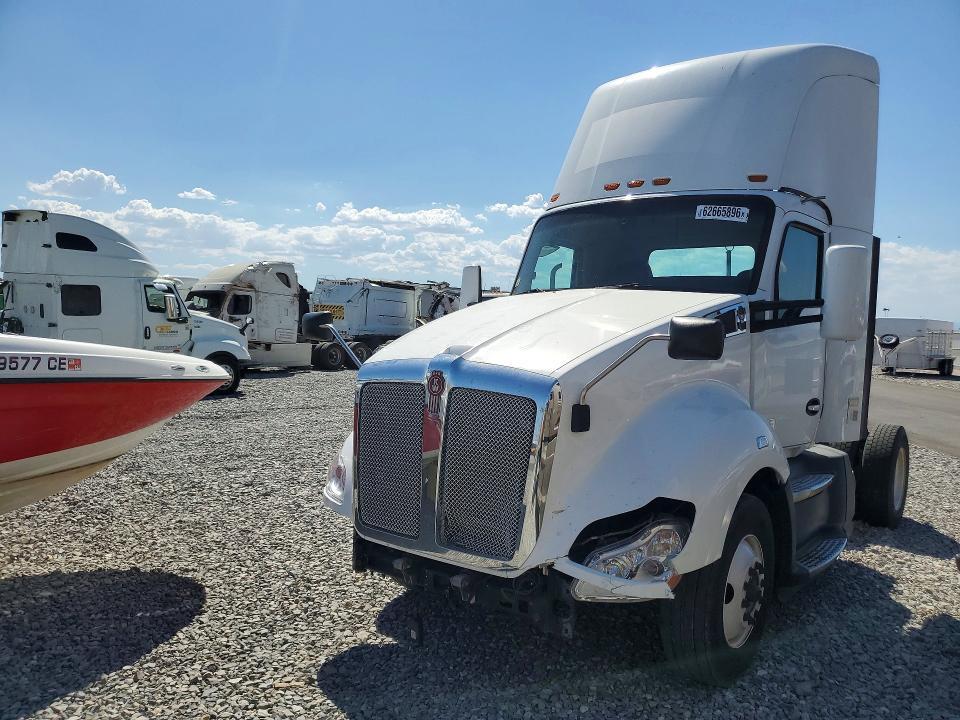 2020 Kenworth T680 Semi Truck