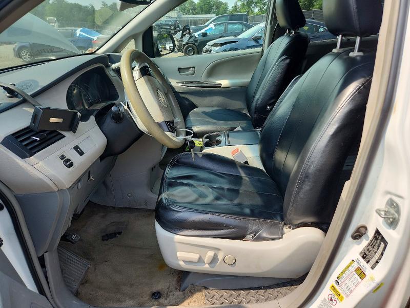 2014 Toyota Sienna le