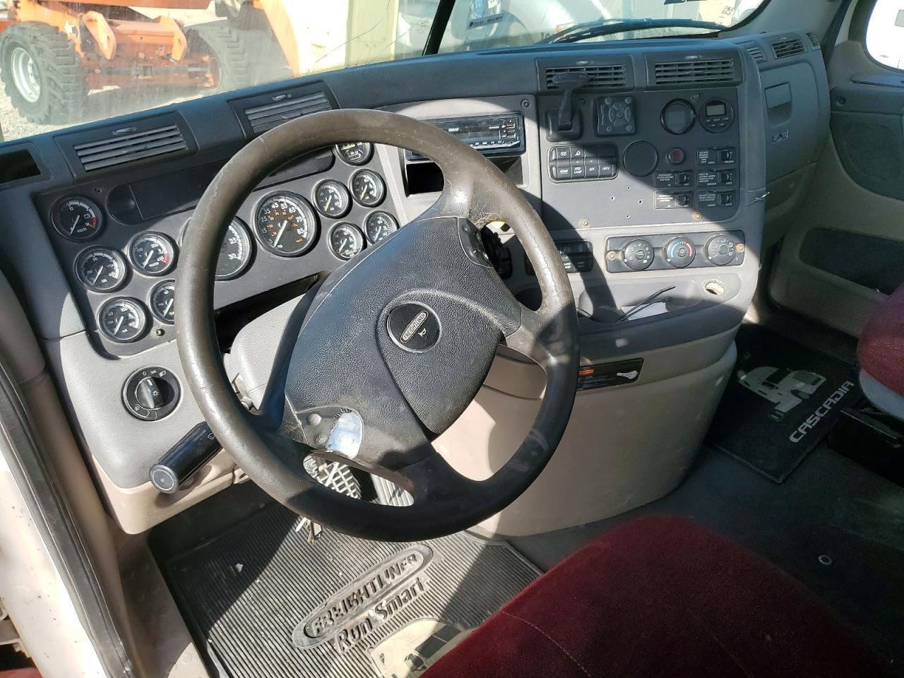 2012 Freightliner Cascadia Semi Truck
