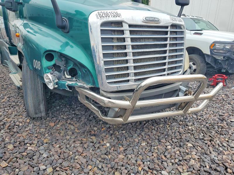 2017 Freightliner Cascadia 125 Semi Truck