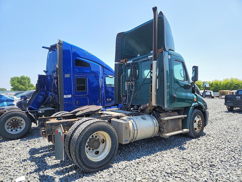 2018 Freightliner Cascadia 113 Semi Truck