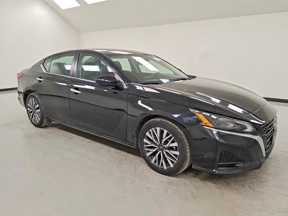 2023 Nissan Altima sv