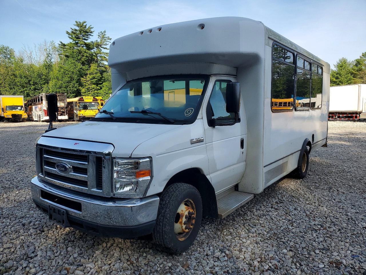 2017 Ford Econoline E350 Super Duty Cutaway Van