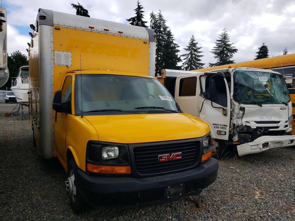 2014 GMC Savana box Truck