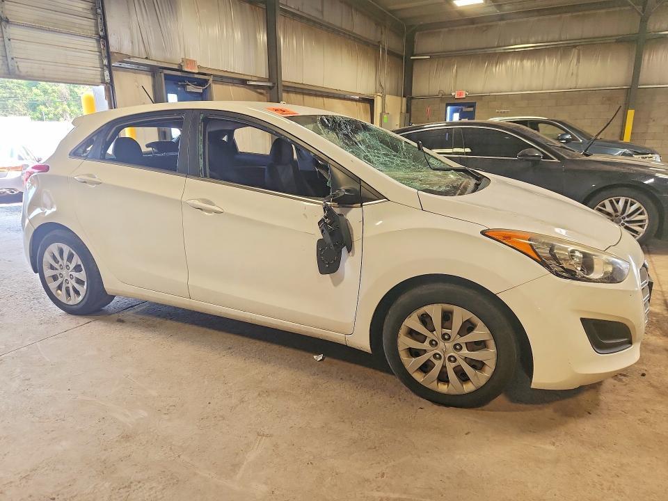 2017 Hyundai Elantra gt Base