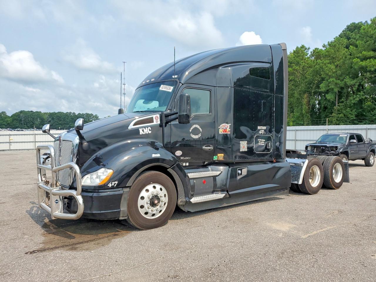 2019 Kenworth T680 Semi Truck